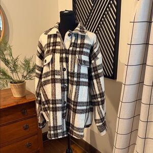 LA MIEL Cream and Brown Plaid Button-Front  flannel shacket medium